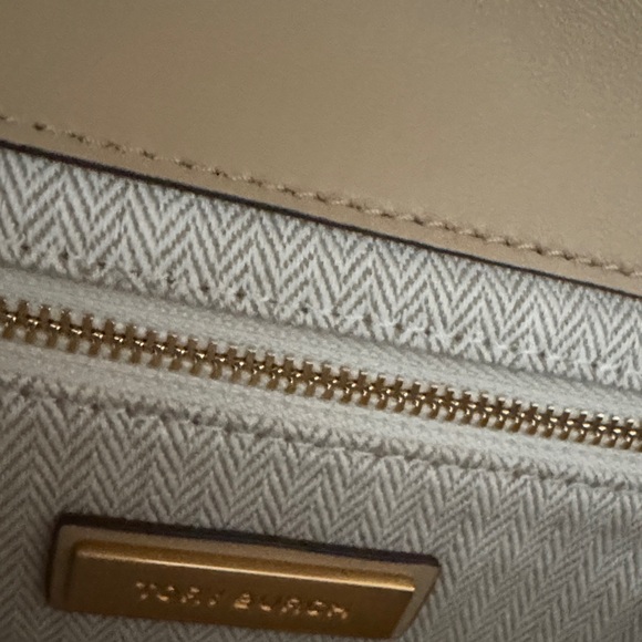 Tory Burch Gold Quilted Shoulder Bag - Picture 5 of 7